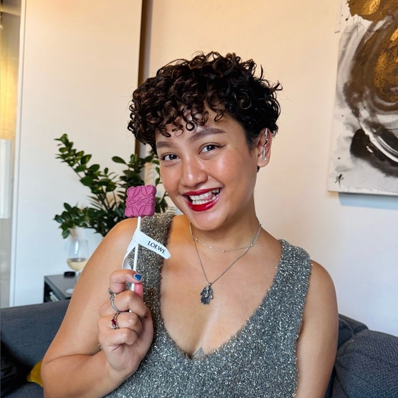 Hello fellow poshers, I’m Annisa! - Picture 1 of 1